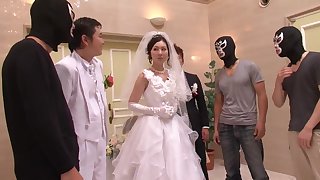Yui Tatsumi Off-season Flowering Gangbang Wedding Aisle
